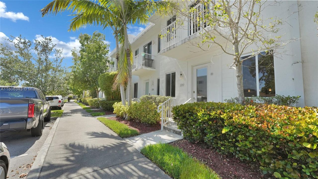 Недавно продано: $499,000 (3 спален, 2 ванн, 1500 Квадратных фут)