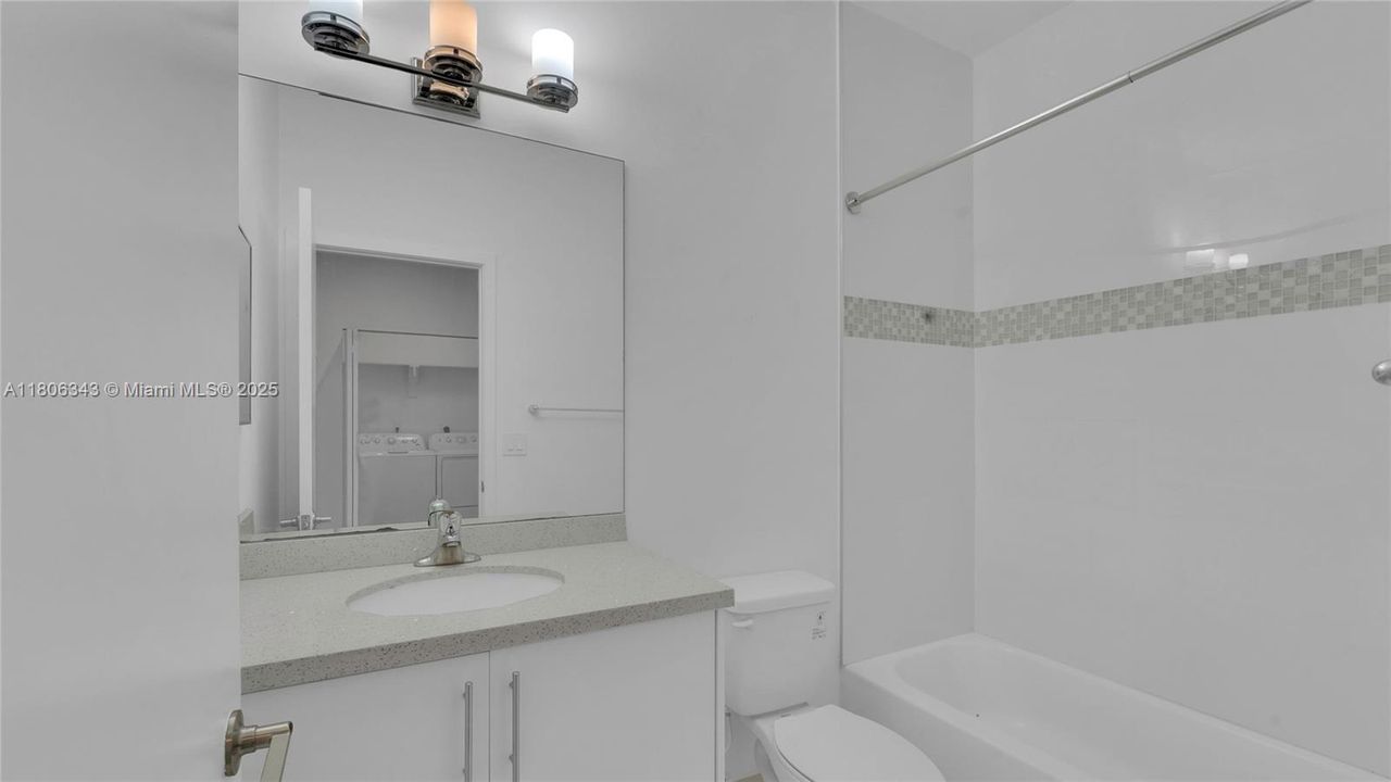 Недавно продано: $499,000 (3 спален, 2 ванн, 1500 Квадратных фут)