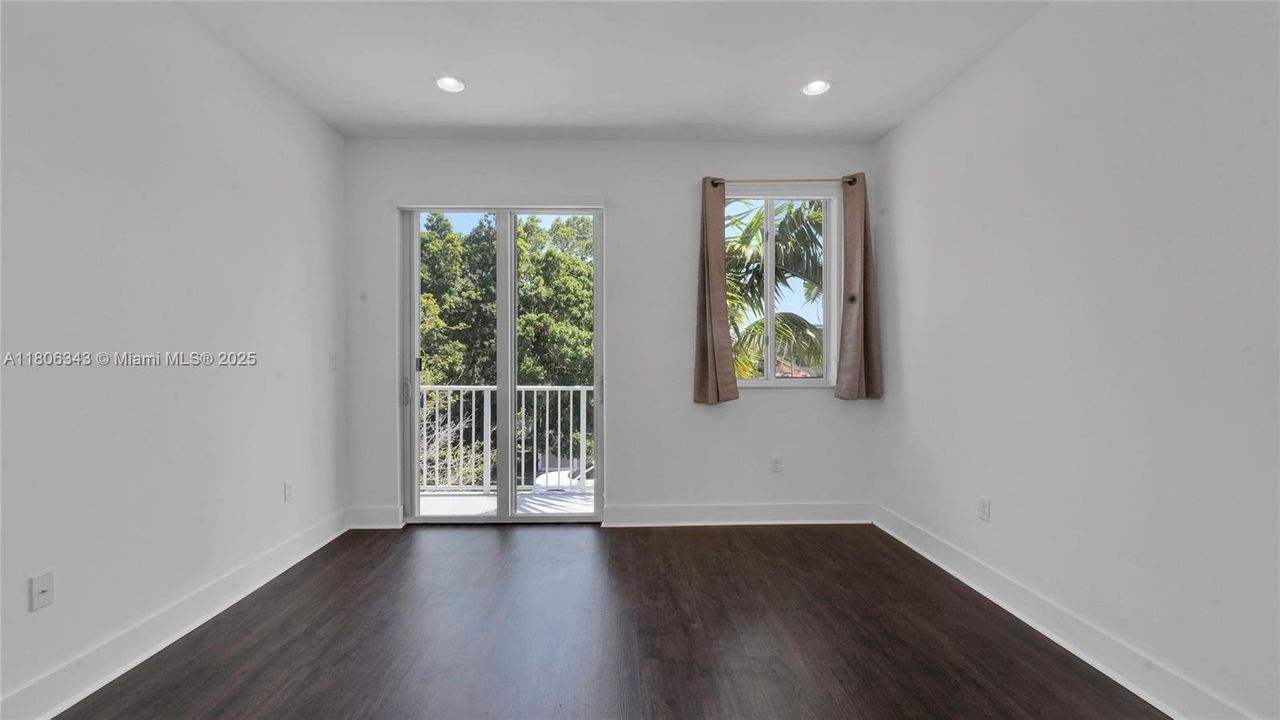 Недавно продано: $499,000 (3 спален, 2 ванн, 1500 Квадратных фут)