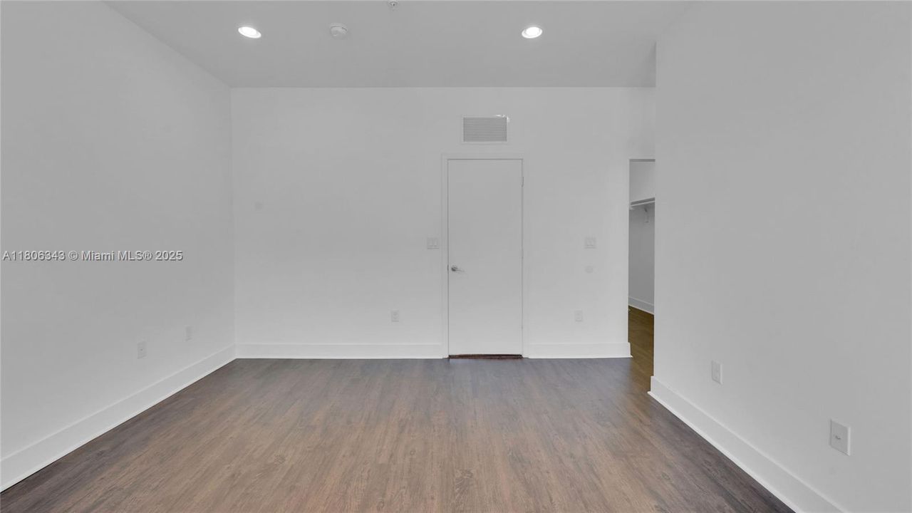 Недавно продано: $499,000 (3 спален, 2 ванн, 1500 Квадратных фут)