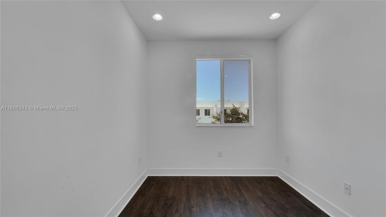 Недавно продано: $499,000 (3 спален, 2 ванн, 1500 Квадратных фут)