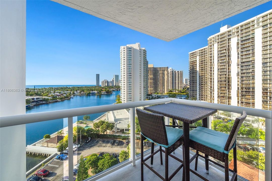 Recently Sold: $495,000 (2 beds, 2 baths, 1450 Square Feet)