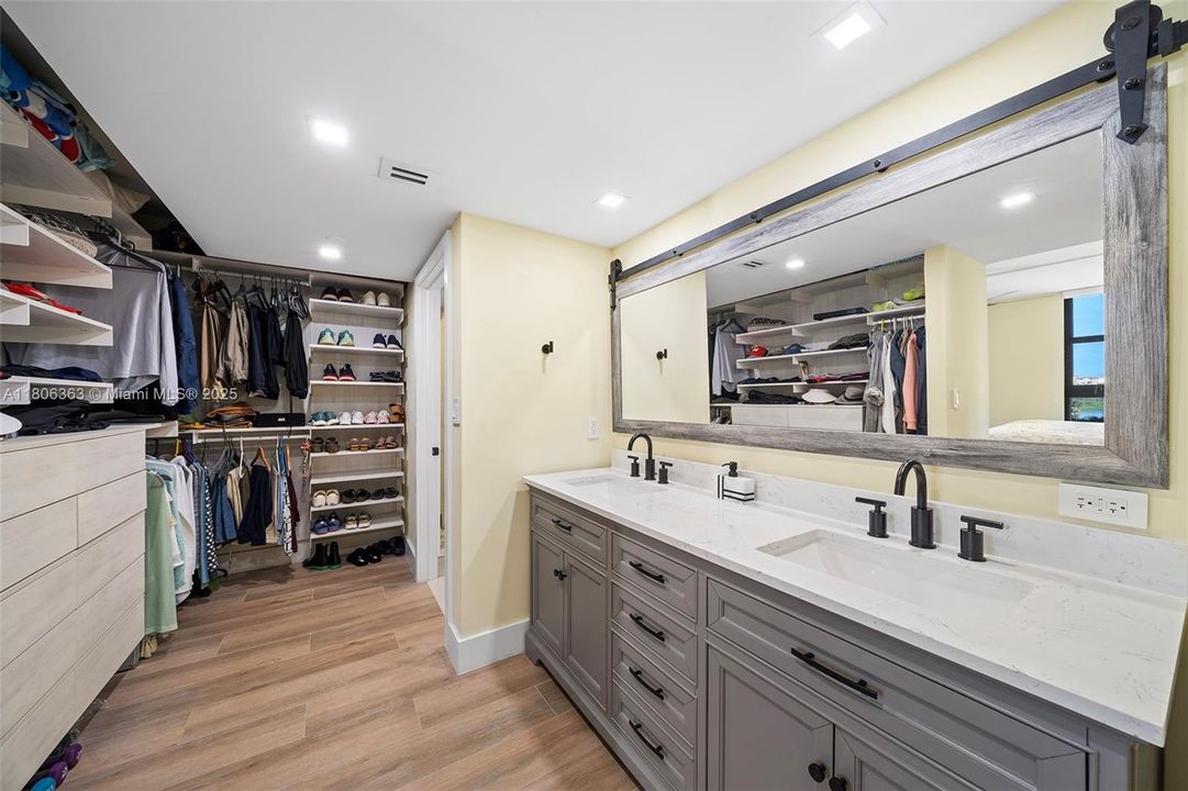 Recently Sold: $495,000 (2 beds, 2 baths, 1450 Square Feet)