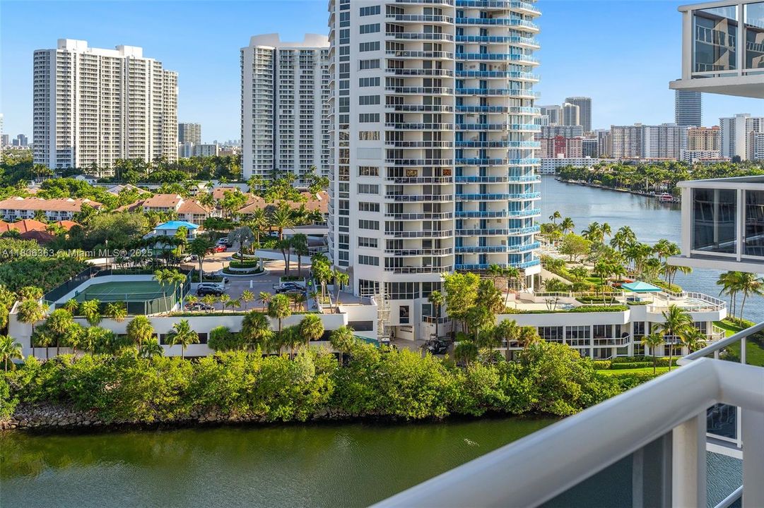 Recently Sold: $495,000 (2 beds, 2 baths, 1450 Square Feet)