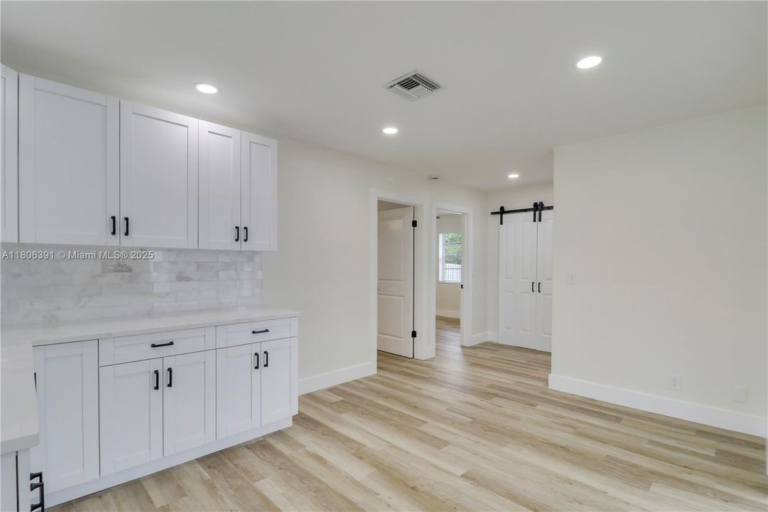 Vendido Recientemente: $769,500 (3 camas, 2 baños, 1434 Pies cuadrados)