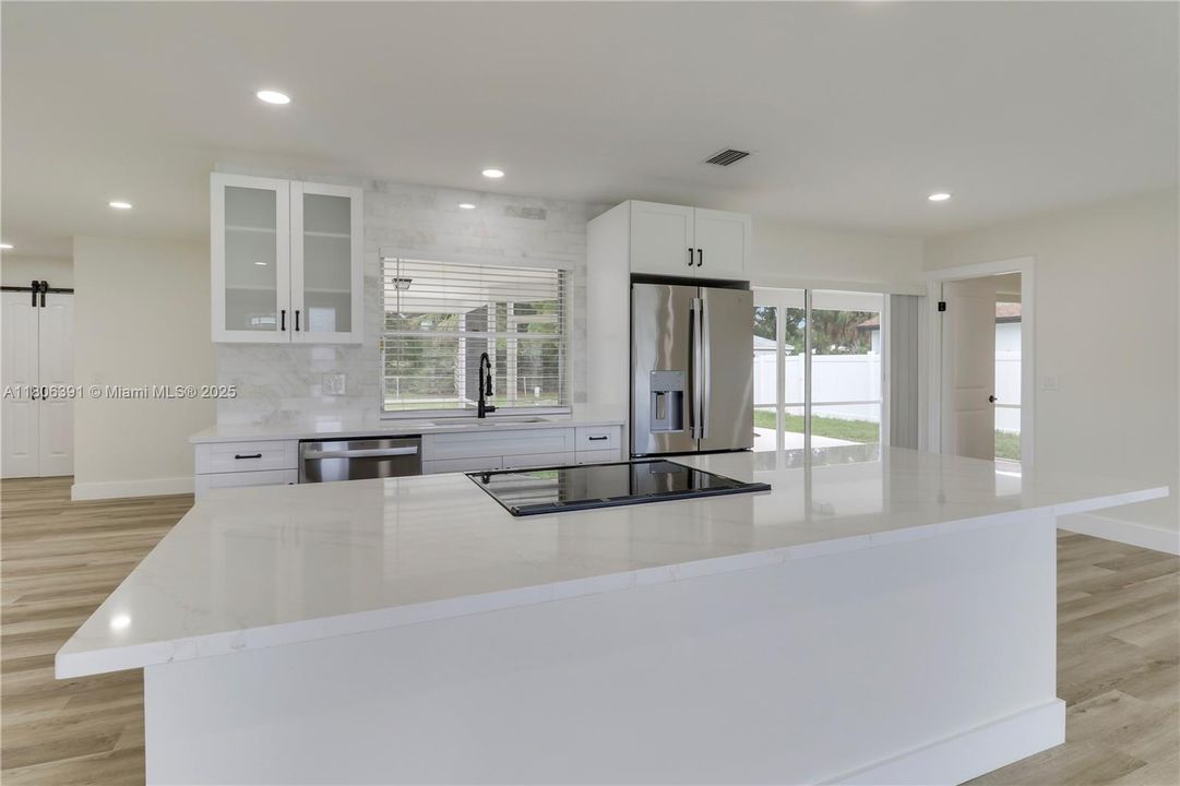 Vendido Recientemente: $769,500 (3 camas, 2 baños, 1434 Pies cuadrados)