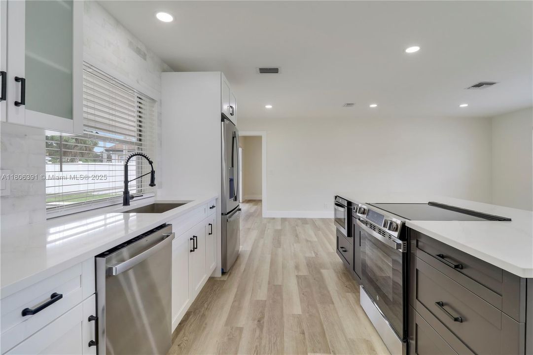 Vendido Recientemente: $769,500 (3 camas, 2 baños, 1434 Pies cuadrados)