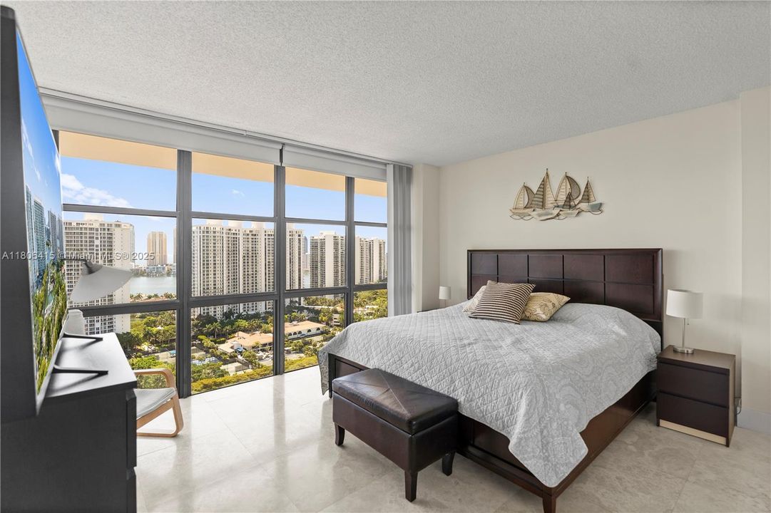 En Venta: $369,000 (2 camas, 2 baños, 1339 Pies cuadrados)