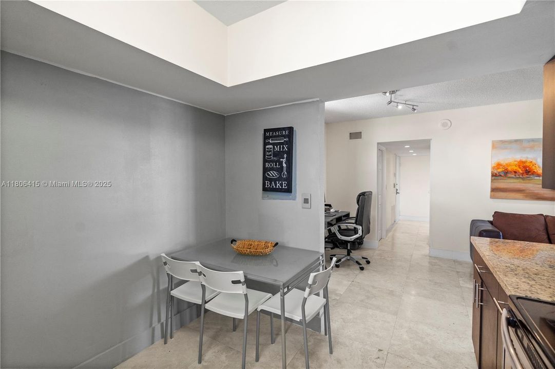 En Venta: $369,000 (2 camas, 2 baños, 1339 Pies cuadrados)