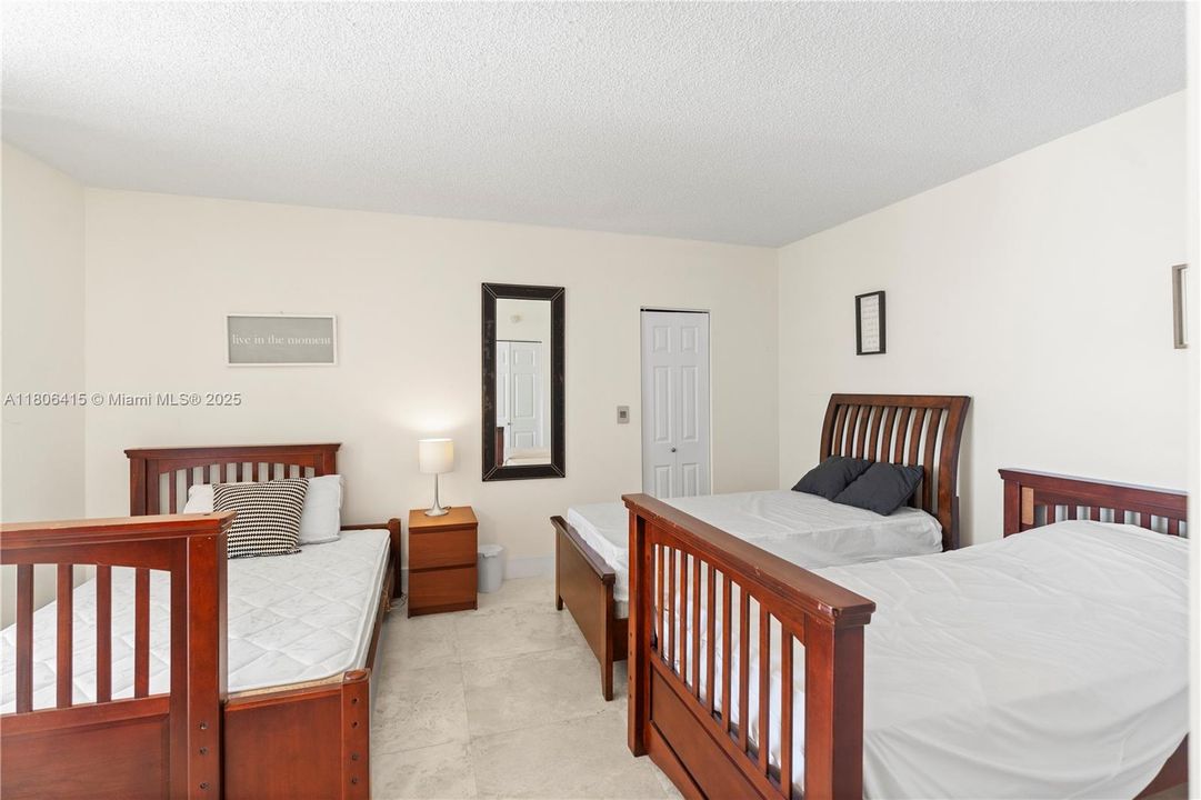 En Venta: $369,000 (2 camas, 2 baños, 1339 Pies cuadrados)