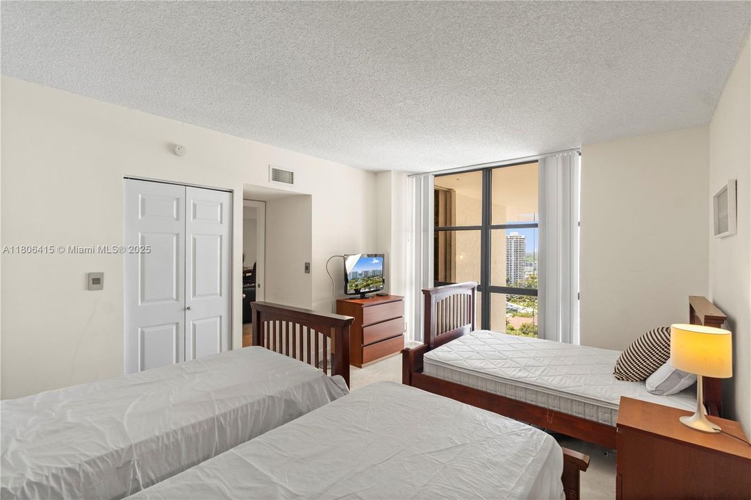 En Venta: $369,000 (2 camas, 2 baños, 1339 Pies cuadrados)