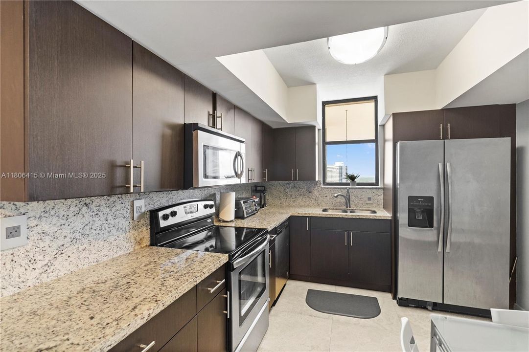 En Venta: $369,000 (2 camas, 2 baños, 1339 Pies cuadrados)