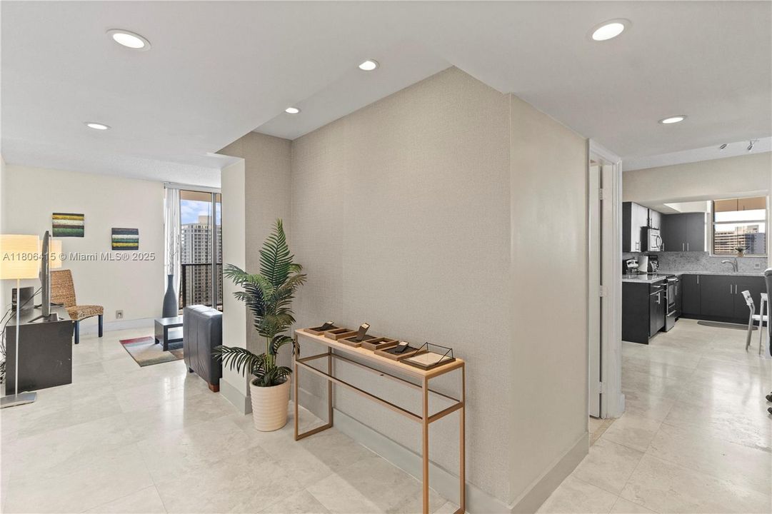 En Venta: $369,000 (2 camas, 2 baños, 1339 Pies cuadrados)