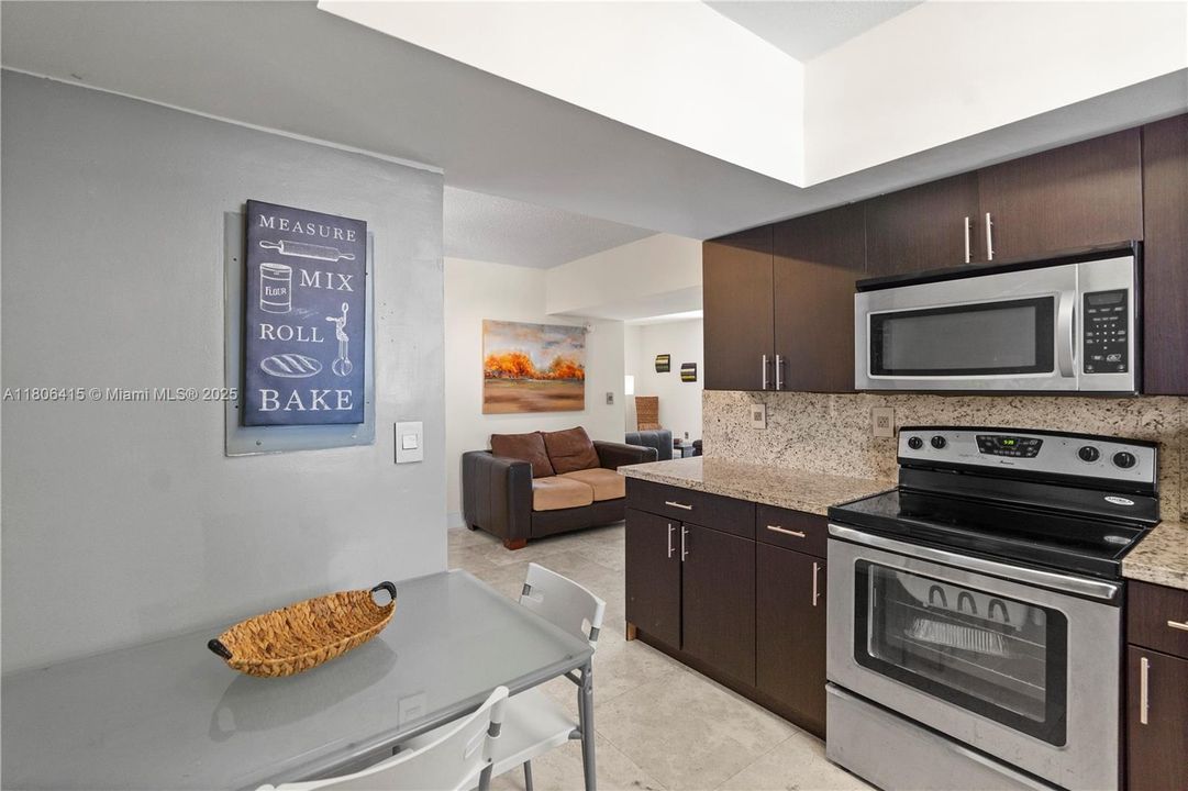 En Venta: $369,000 (2 camas, 2 baños, 1339 Pies cuadrados)