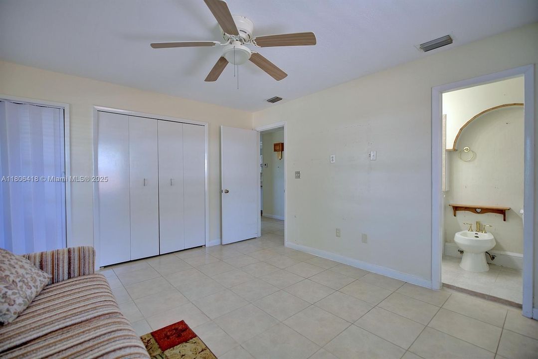 Недавно продано: $179,000 (3 спален, 2 ванн, 891 Квадратных фут)