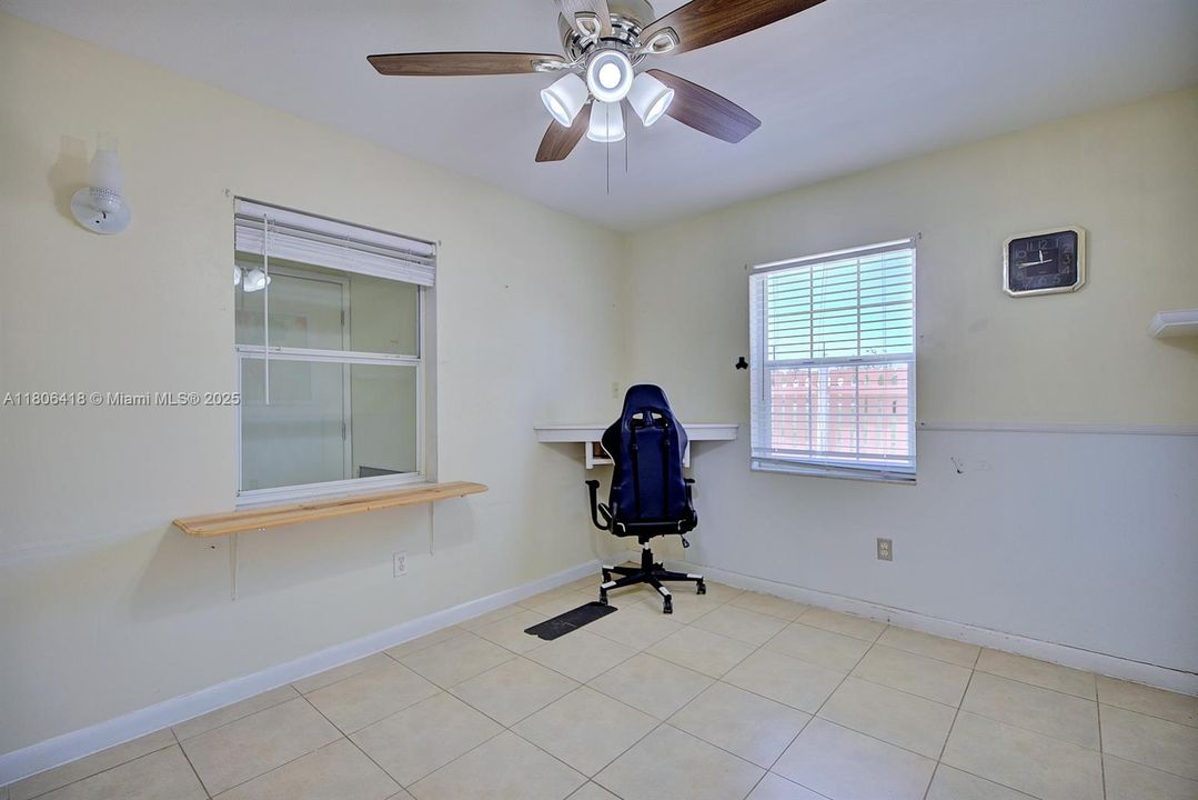 Недавно продано: $179,000 (3 спален, 2 ванн, 891 Квадратных фут)