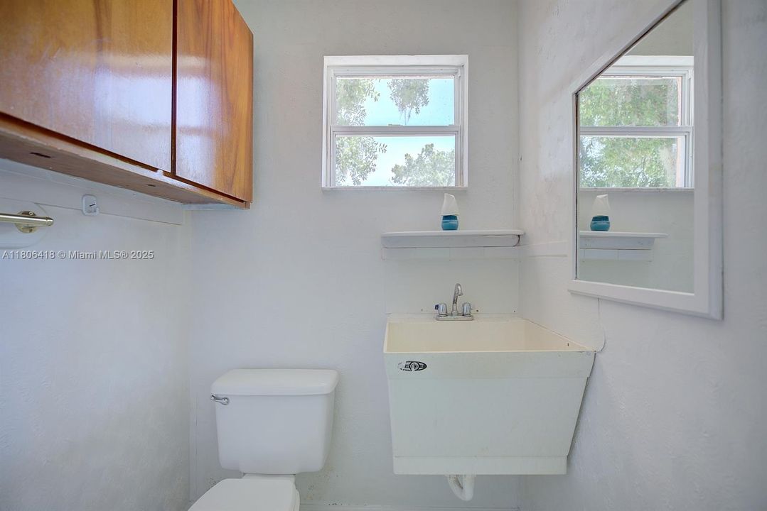 Недавно продано: $179,000 (3 спален, 2 ванн, 891 Квадратных фут)