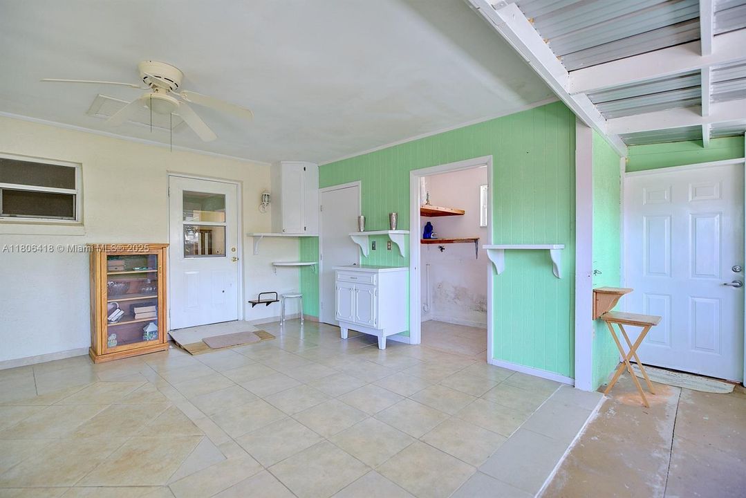 Недавно продано: $179,000 (3 спален, 2 ванн, 891 Квадратных фут)