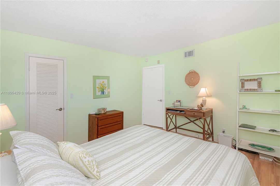 For Sale: $399,000 (2 beds, 2 baths, 1450 Square Feet)