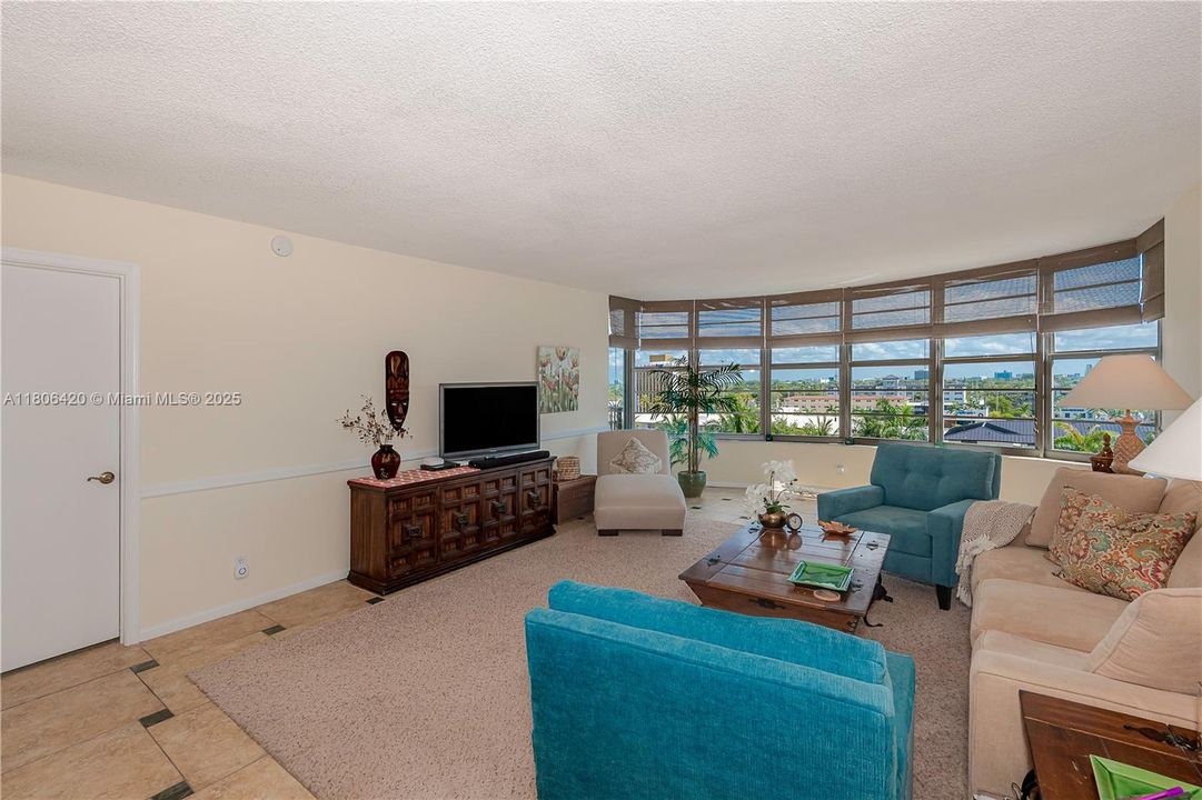 For Sale: $399,000 (2 beds, 2 baths, 1450 Square Feet)