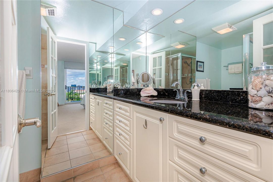 For Sale: $399,000 (2 beds, 2 baths, 1450 Square Feet)