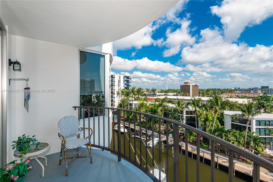 For Sale: $399,000 (2 beds, 2 baths, 1450 Square Feet)