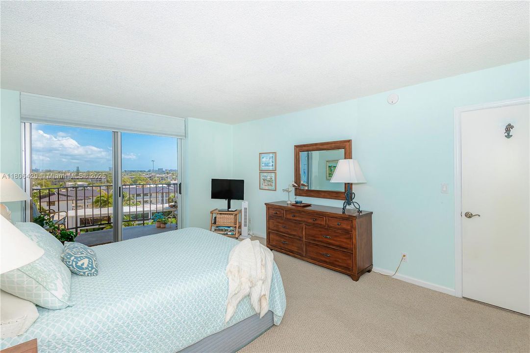 For Sale: $399,000 (2 beds, 2 baths, 1450 Square Feet)