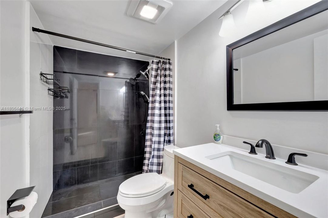 待售: $199,900 (2 贝兹, 2 浴室, 936 平方英尺)