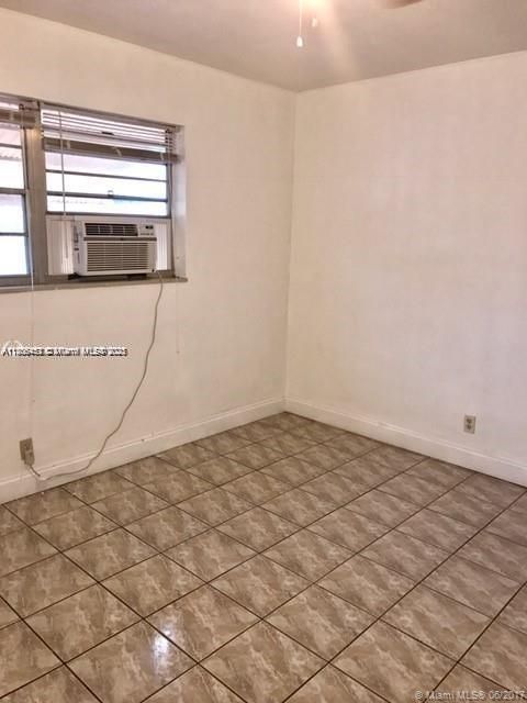 For Sale: $135,000 (1 beds, 1 baths, 575 Square Feet)