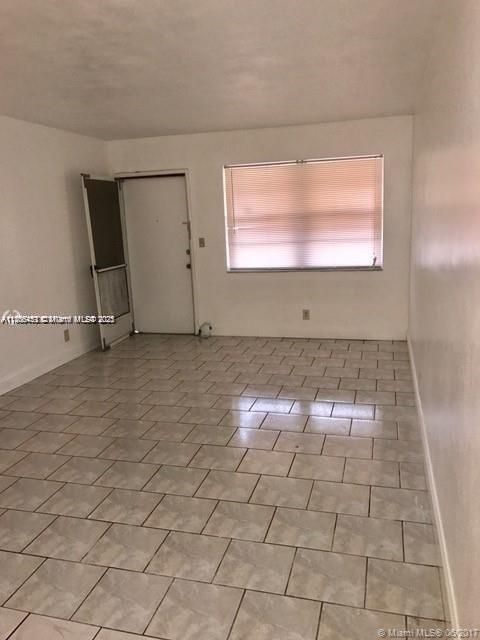 For Sale: $135,000 (1 beds, 1 baths, 575 Square Feet)