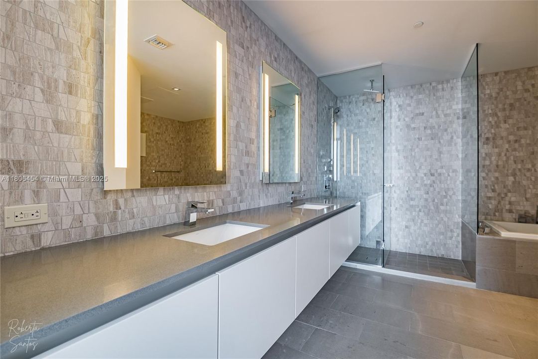 En Venta: $1,250,000 (2 camas, 2 baños, 1400 Pies cuadrados)