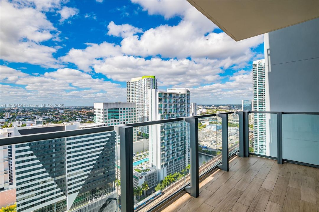 En Venta: $1,250,000 (2 camas, 2 baños, 1400 Pies cuadrados)