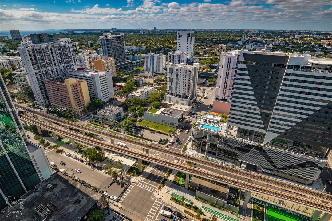 En Venta: $1,250,000 (2 camas, 2 baños, 1400 Pies cuadrados)