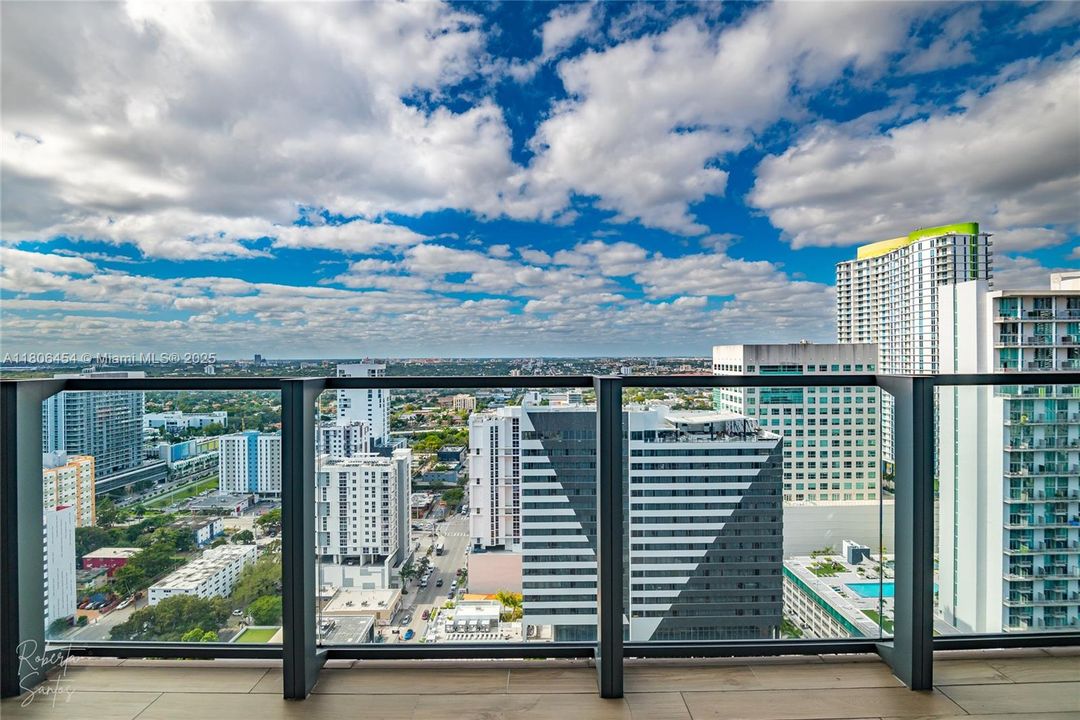 En Venta: $1,250,000 (2 camas, 2 baños, 1400 Pies cuadrados)