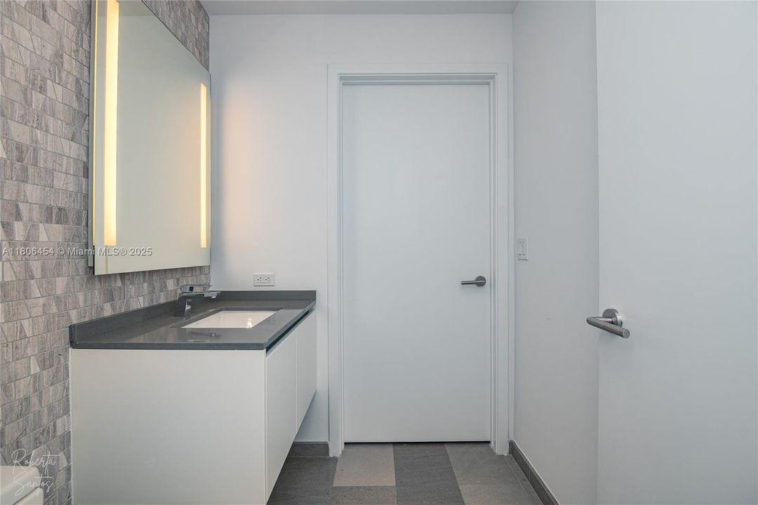 En Venta: $1,250,000 (2 camas, 2 baños, 1400 Pies cuadrados)