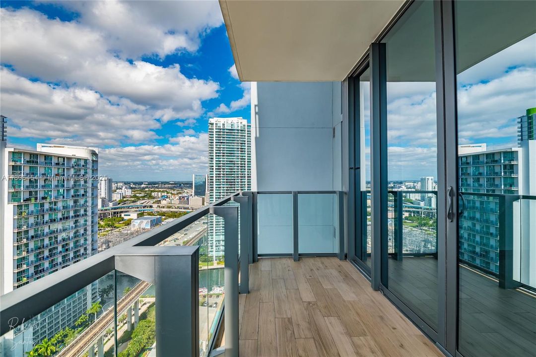 En Venta: $1,250,000 (2 camas, 2 baños, 1400 Pies cuadrados)