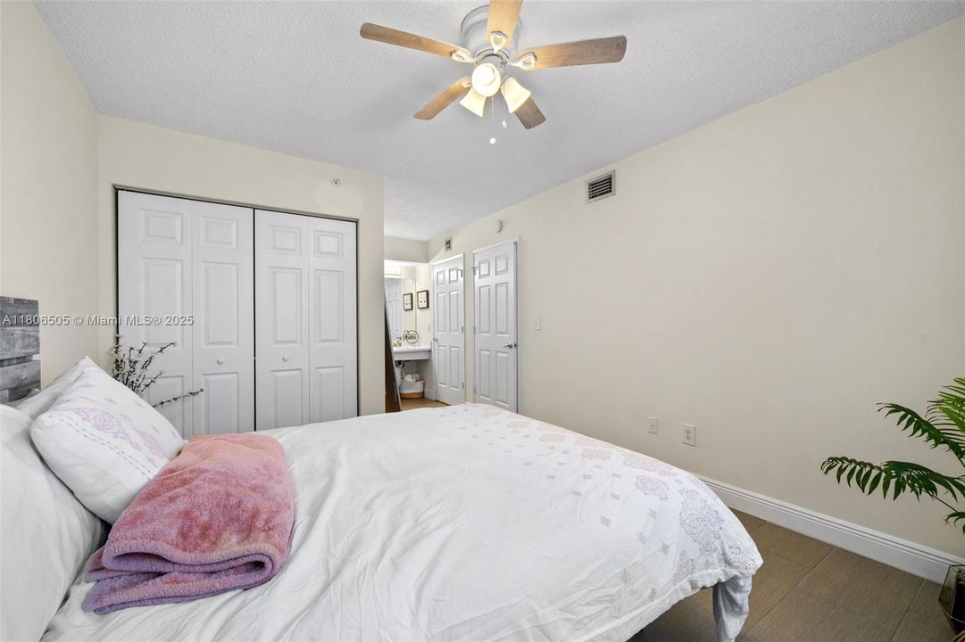 Recently Sold: $209,900 (1 beds, 1 baths, 823 Square Feet)