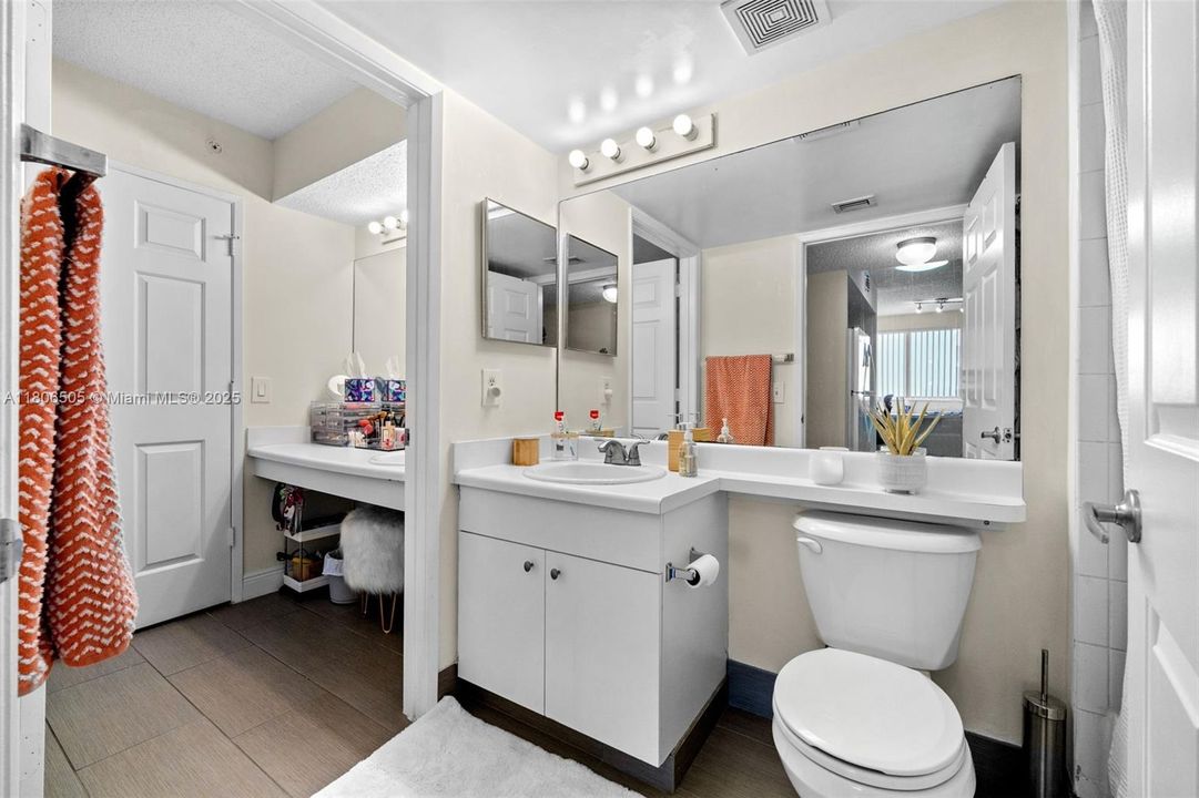 Recently Sold: $209,900 (1 beds, 1 baths, 823 Square Feet)