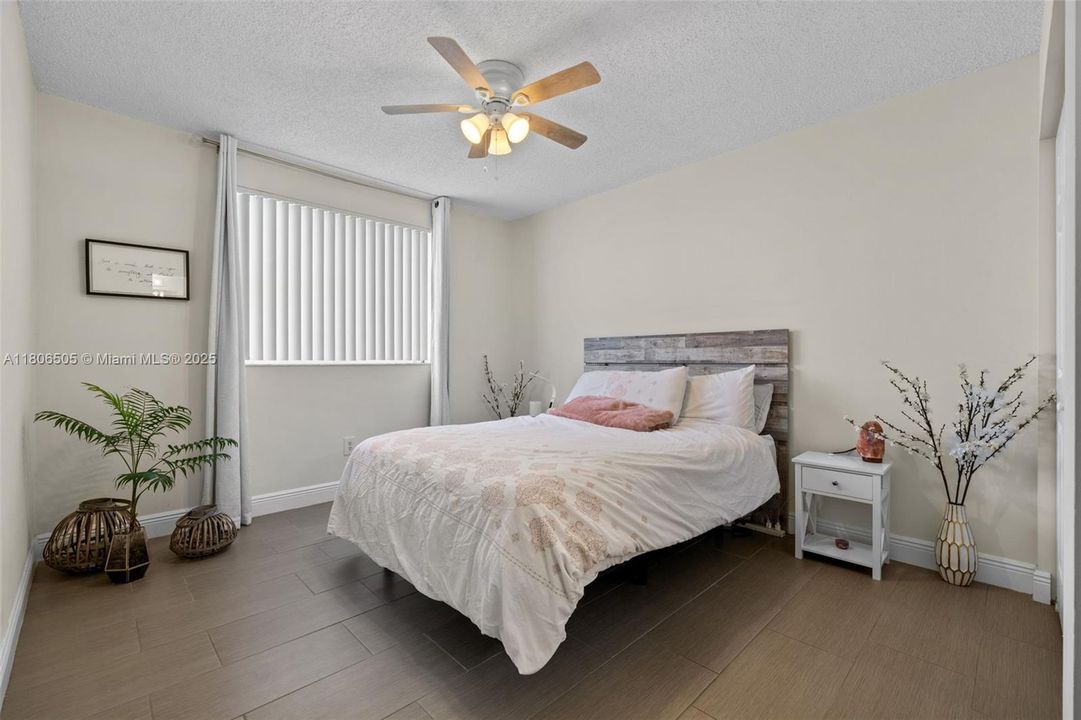 Recently Sold: $209,900 (1 beds, 1 baths, 823 Square Feet)