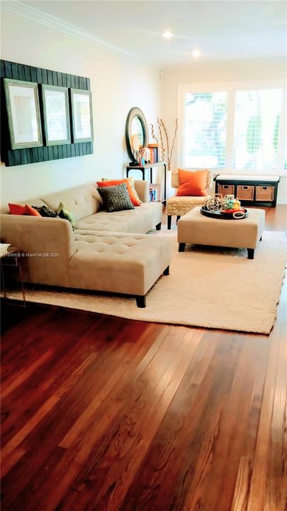 Recientemente alquilado: $5,600 (3 camas, 2 baños, 1259 Pies cuadrados)