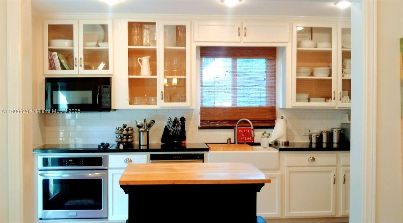 Recientemente alquilado: $5,600 (3 camas, 2 baños, 1259 Pies cuadrados)