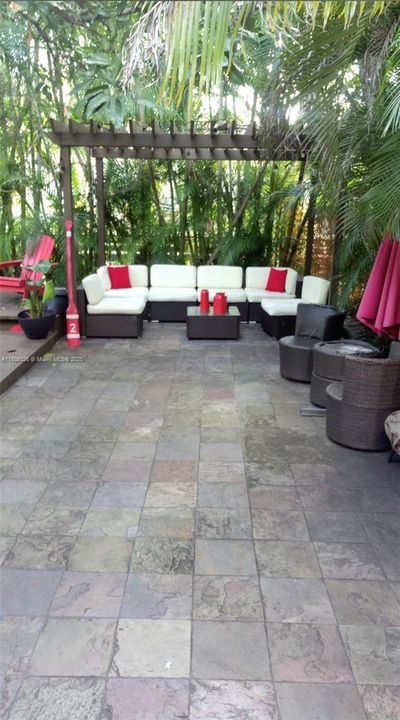 Recientemente alquilado: $5,600 (3 camas, 2 baños, 1259 Pies cuadrados)