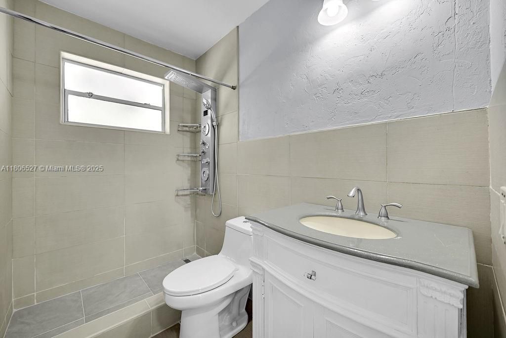 Vendido Recientemente: $624,000 (0 camas, 0 baños, 1620 Pies cuadrados)