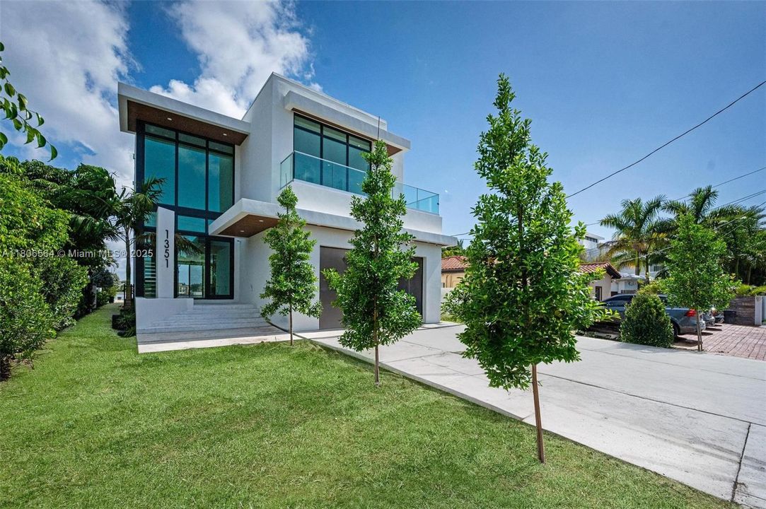 На продажу: $8,590,000 (5 спален, 5 ванн, 3587 Квадратных фут)