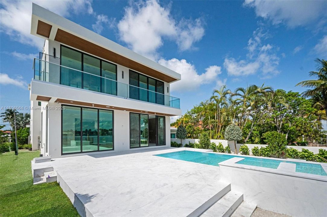 На продажу: $8,590,000 (5 спален, 5 ванн, 3587 Квадратных фут)