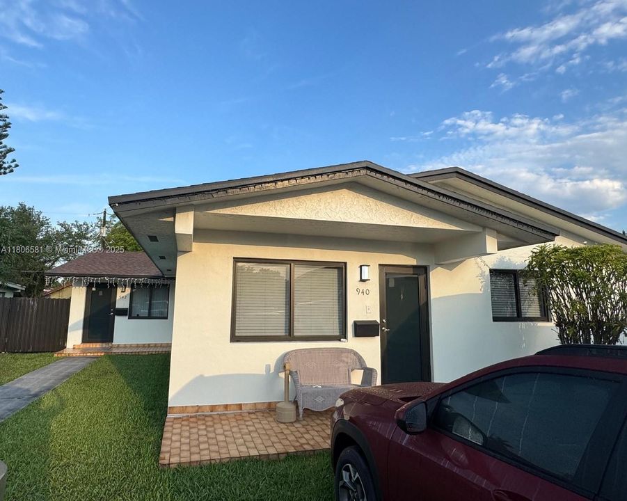 Recently Sold: $949,900 (0 beds, 0 baths, 2214 Square Feet)