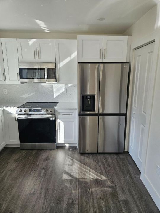 Recently Sold: $949,900 (0 beds, 0 baths, 2214 Square Feet)