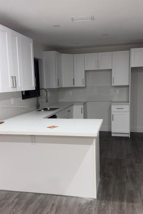 Recently Sold: $949,900 (0 beds, 0 baths, 2214 Square Feet)