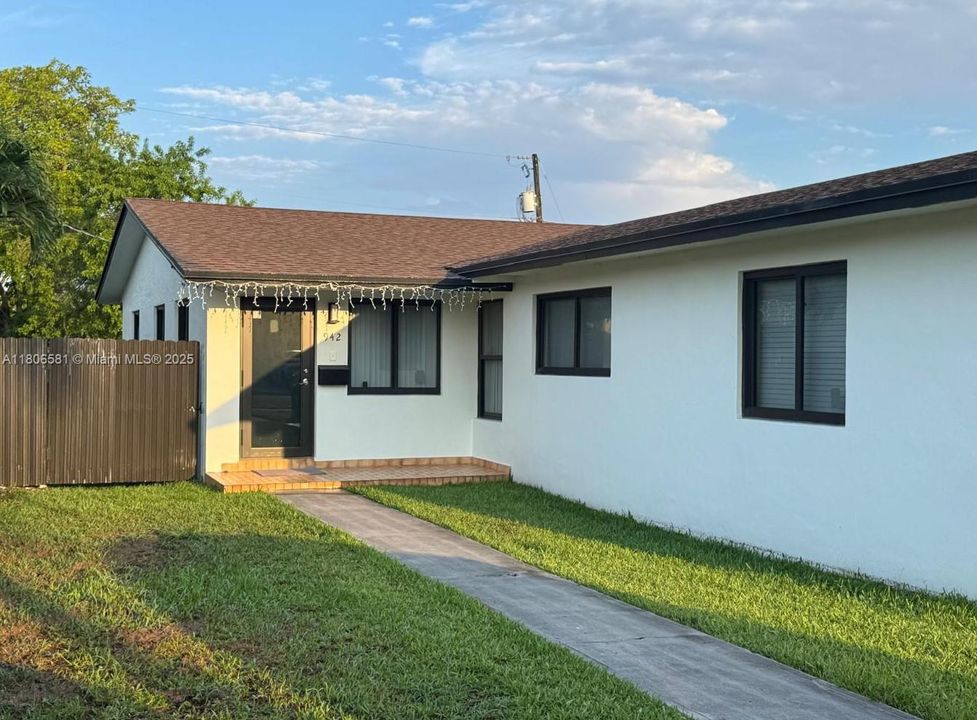 Recently Sold: $949,900 (0 beds, 0 baths, 2214 Square Feet)