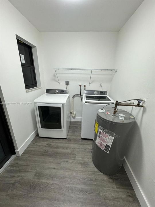 Recently Sold: $949,900 (0 beds, 0 baths, 2214 Square Feet)